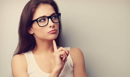 Donna che ha un déjà vu.