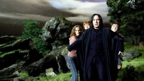 Piton protegge Harry, Hermione e Ron.