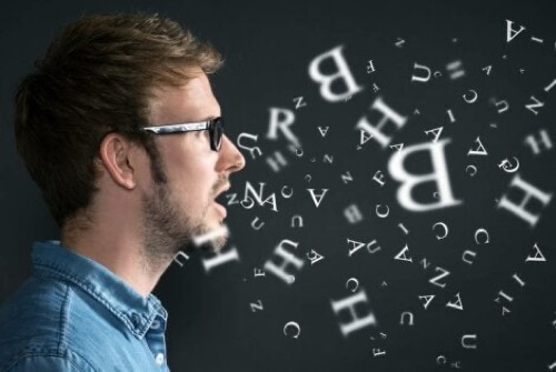 Profilo di uomo con lettere.