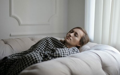 Voglia di dormire sempre: cosa succede?