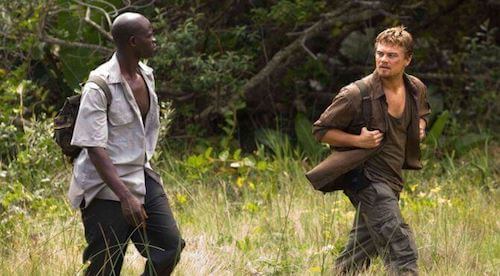 Djimon Hounsou e Leonardo DiCaprio in una scena del film Blood Diamond.