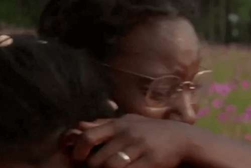 Abbraccio durante il film Il colore viola.