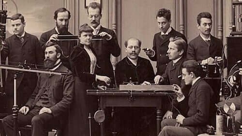 Hugo Münsterberg ed altri colleghi a lavoro.