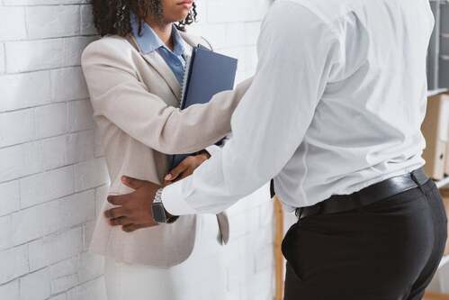 Molestie sessuali sul posto di lavoro: cosa fare?