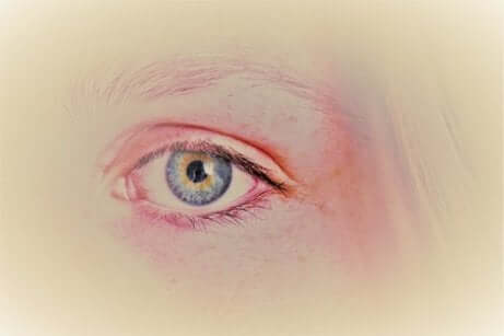 Occhio celeste disegnato.