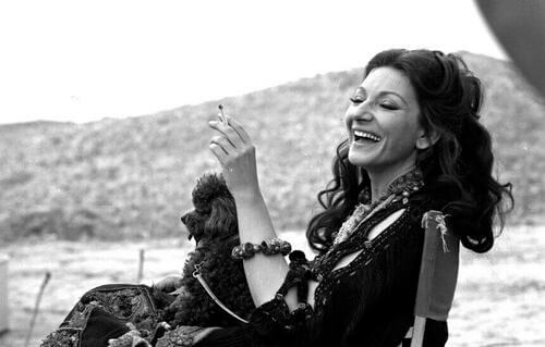 Maria Callas che sorride.
