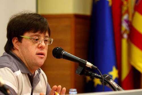 Pablo Pineda tiene una conferenza.