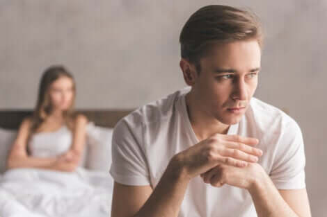 uomo preoccupato letto