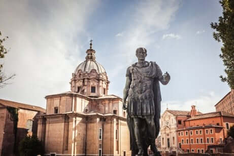 Statua di Giulio Cesare.