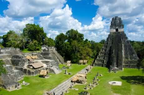 Tempi e rovine maya.