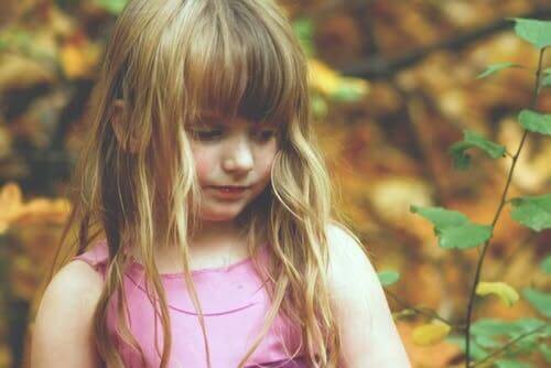Bambina triste.