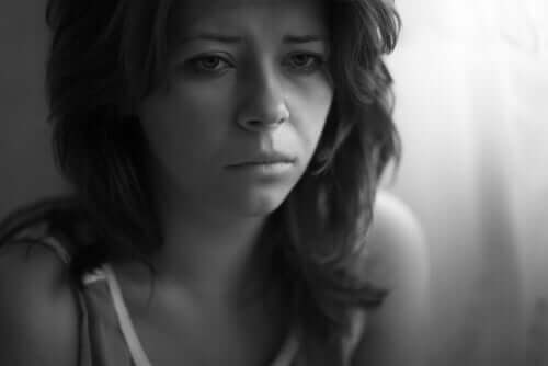 Immagine di una donna depressa.