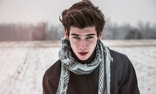 Ragazzi narcisisti e selfie.