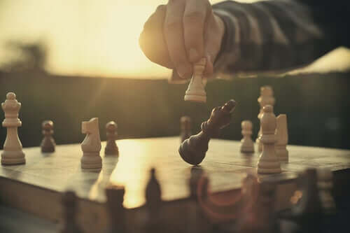 Giocare a scacchi: i benefici psicologici