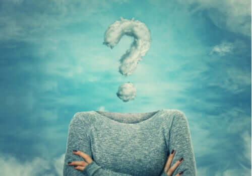 Persona che si interroga.