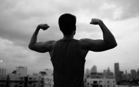 Uomo con livelli di testosterone alti.