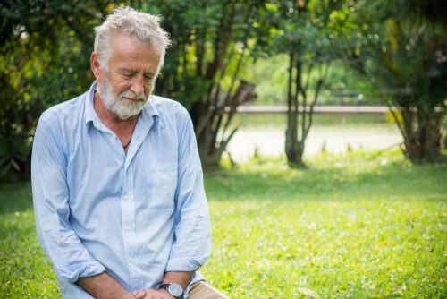 Uomo con deficit cognitivo.