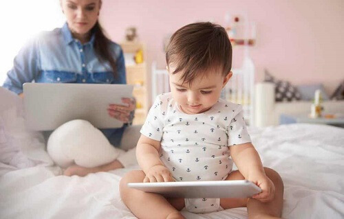 Gli schermi attivano i bambini e non li fanno dormire.