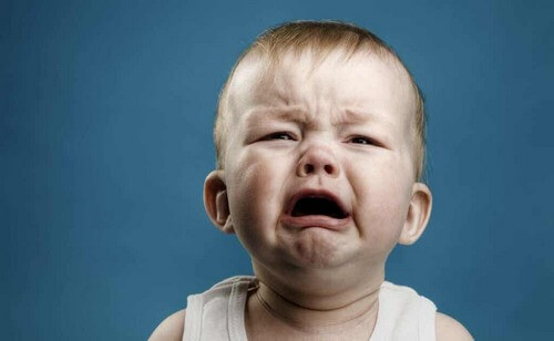 Bimbo che piange.