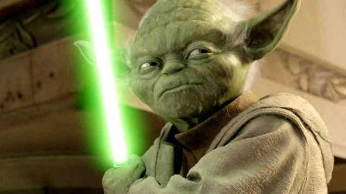 Yoda con la spada laser