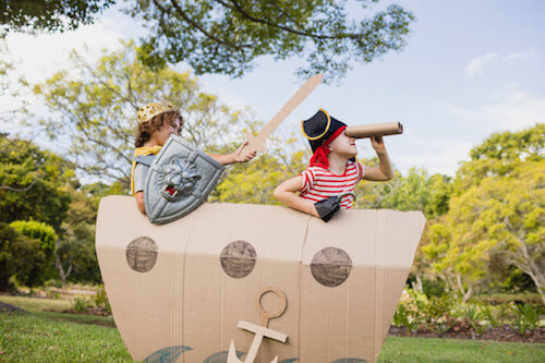 Attività divertenti per bambini che giocano ai pirati.