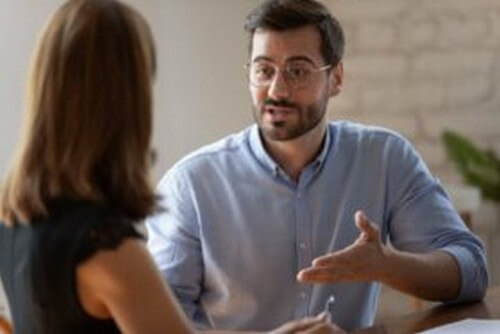 Fallacia delle molte domande.