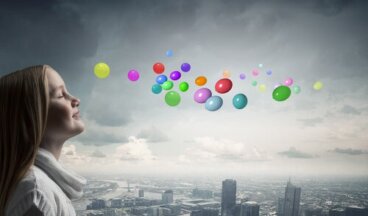 Immaginazione, dove il grigio è multicolore