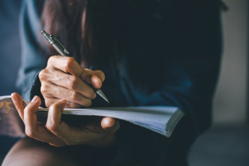 Scrittura a mano e benefici per il cervello