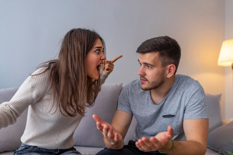 Urlare quando si litiga: cosa fare se il mio compagno mi urla contro?