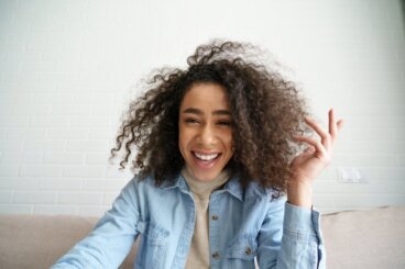 Persone aromantiche: come vivono i rapporti?