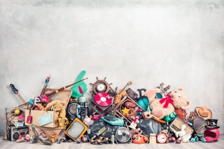 La solitudine che ci porta a collezionare oggetti