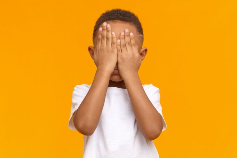 Il bambino timido: 5 errori comuni che fanno i genitori