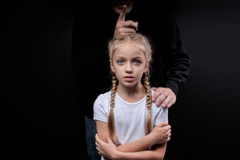 I bambini hanno difficoltà a parlare di abusi, perché?