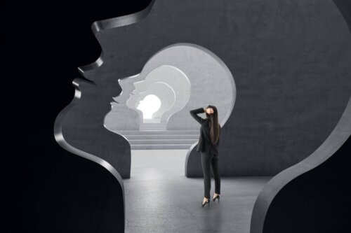 Sento una voce nella mia mente: sono io o qualcun altro?