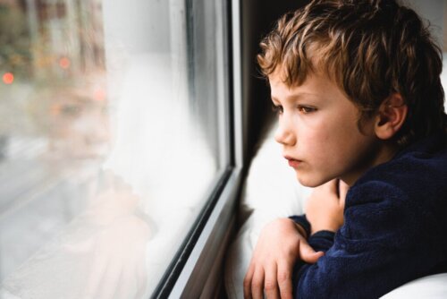 Bambini che si sentono soli: perché e quali sono gli effetti?