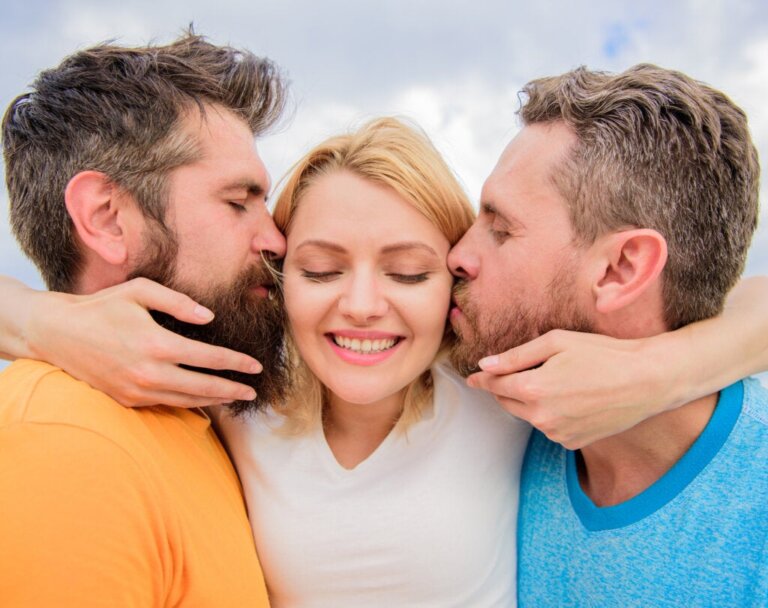 Come funzionano le relazioni romantiche tra tre persone?