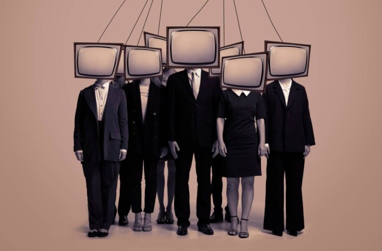 Cos’è la pressione sociale e come ci influenza?